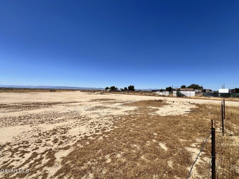 Expansive Land Parcel in Rosamond