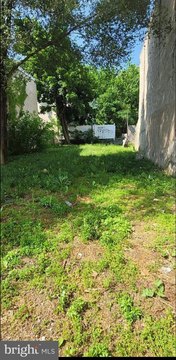 Land, PHILADELPHIA, PA