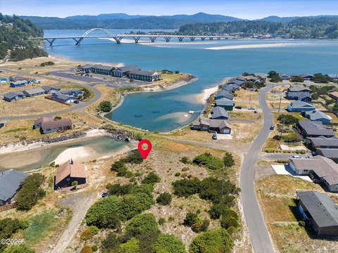 LAND - Waldport, OR