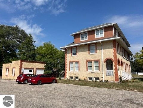 Remodeled 8-Unit Apartment Building