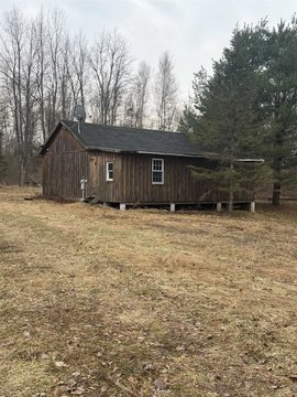 Rustic Cabin Near State Land