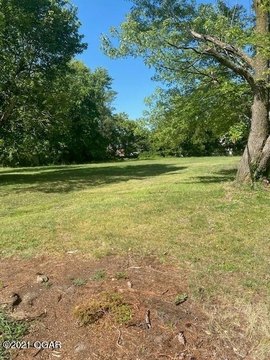 Commercial Land in Growing Area