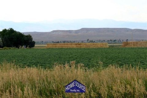 Riverton Land with Mountain Views