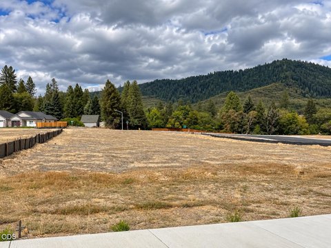 Land, Grants Pass, OR