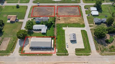 Versatile Warehouse with Living Quarters