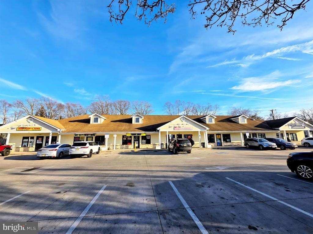 High-Visibility Retail Space on Highway