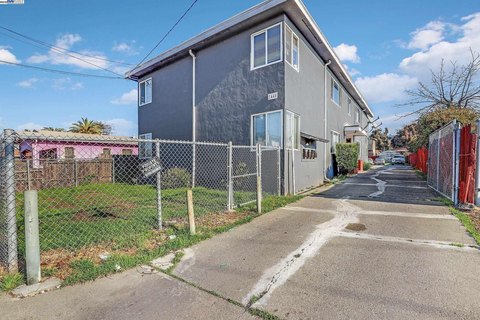 Oakland Fourplex with Development Potential