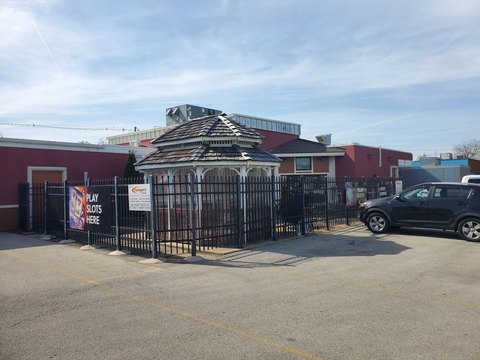 Boomerangs Bar & Grill Building