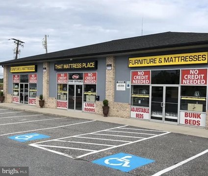 High-Traffic Retail Space on Pulaski