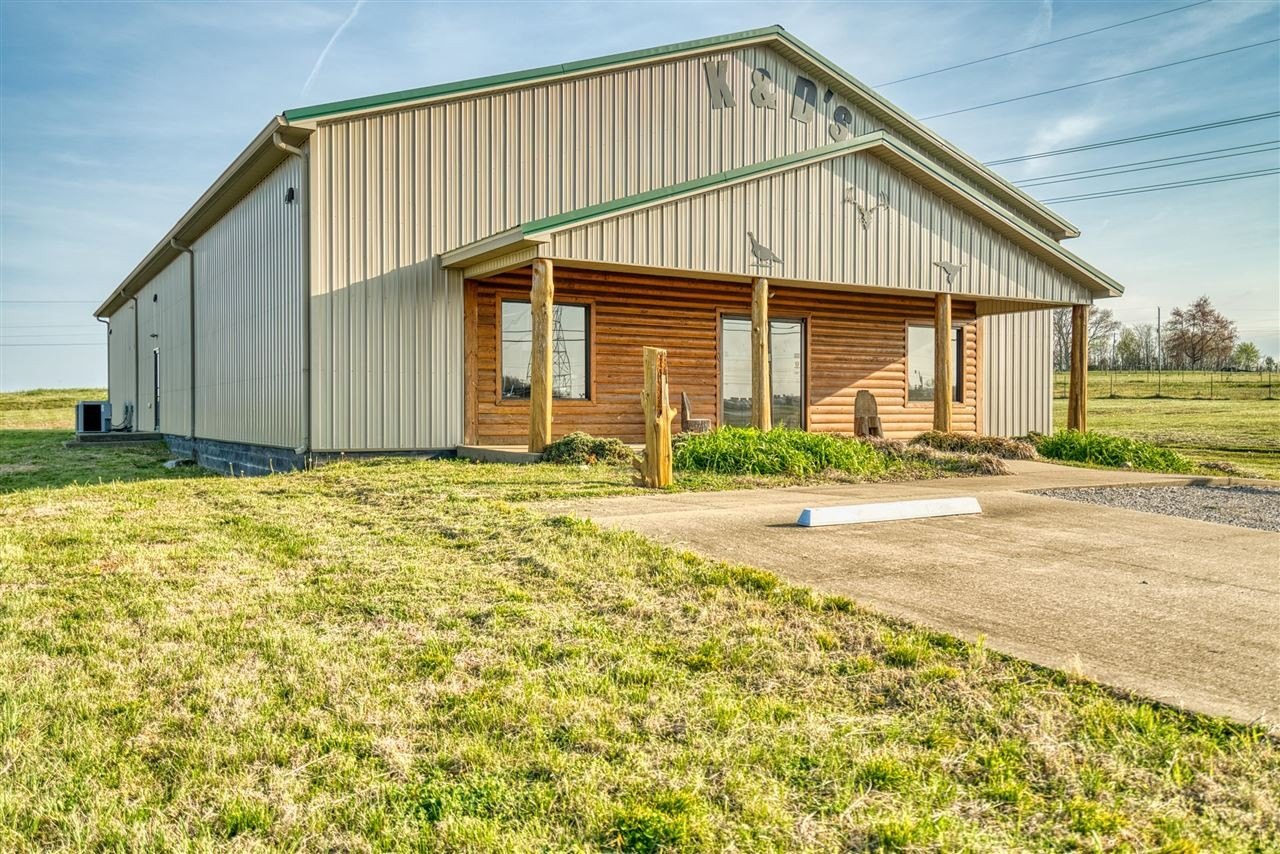 Versatile Commercial Property, Russellville