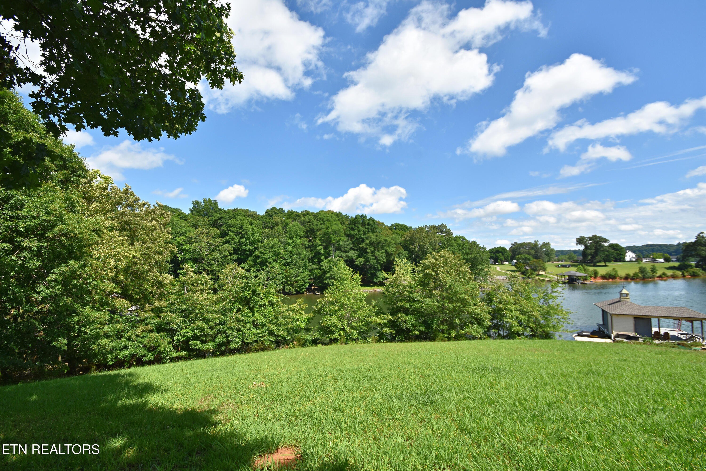 Lakefront Lot in ConKinnon Pointe