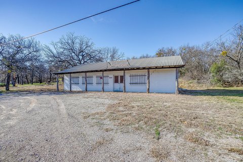Versatile Commercial Building Opportunity