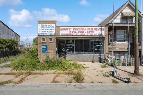 Versatile Commercial Building in Chicago