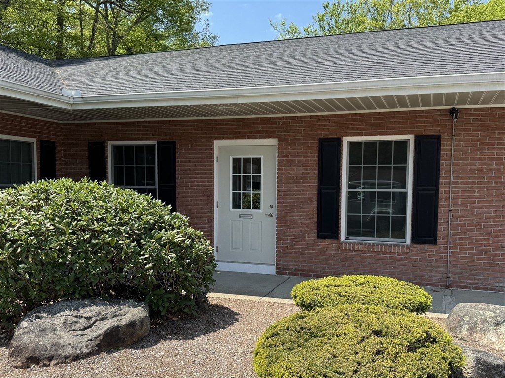 Sturbridge Office Unit For Rent