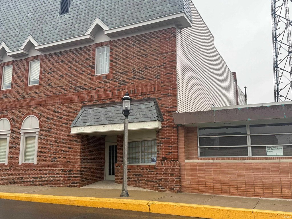 14 E Main St, Flora, IN 46929
