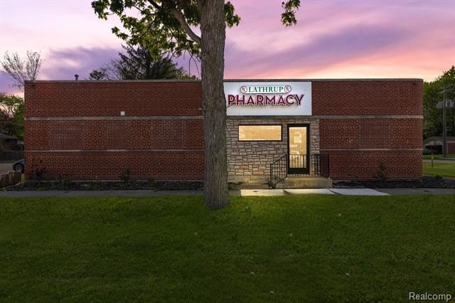 Lathrup Village Commercial Space