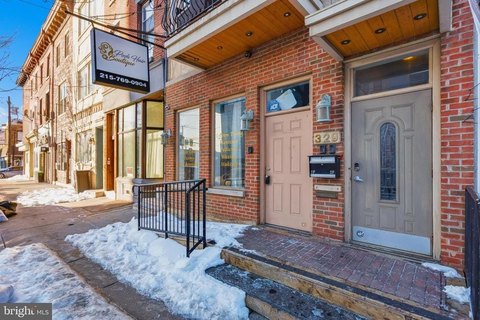 Bi-Level Ground-Floor Retail Space