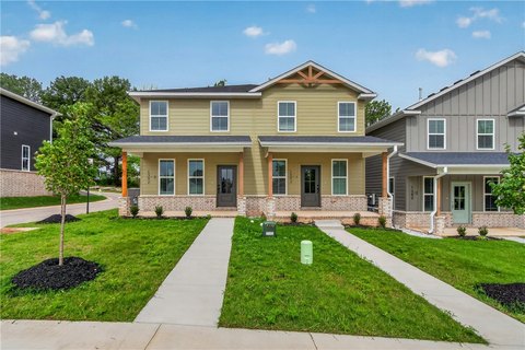 Fayetteville Townhomes Near University