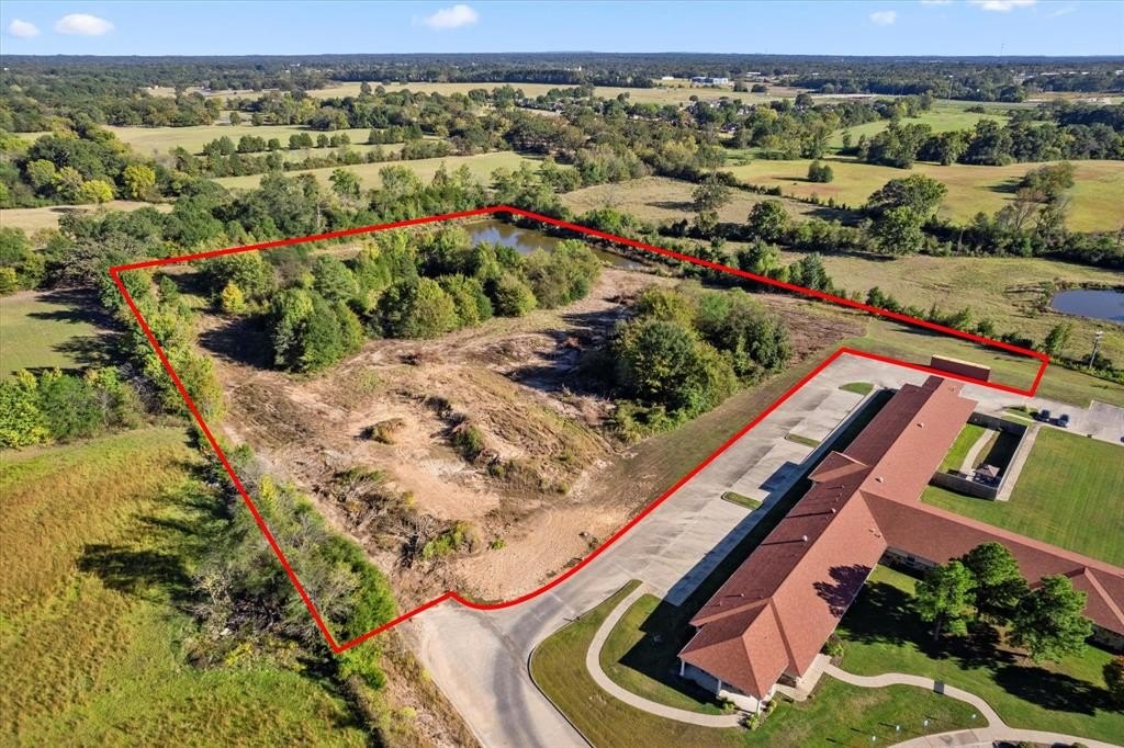 9.65 Acres Land with Ponds