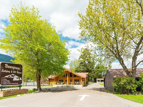 Beargrass Lodging & RV Resort