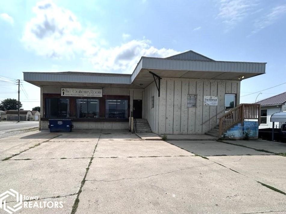 Income-Producing Commercial Building in Ottumwa