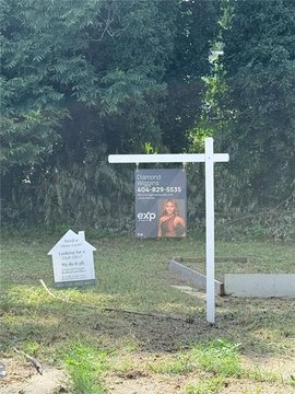 Corner Lot in Pittsburgh Neighborhood