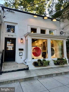 Renovated Commercial Building in Palisades