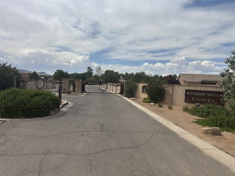 LAND - Los Lunas, NM