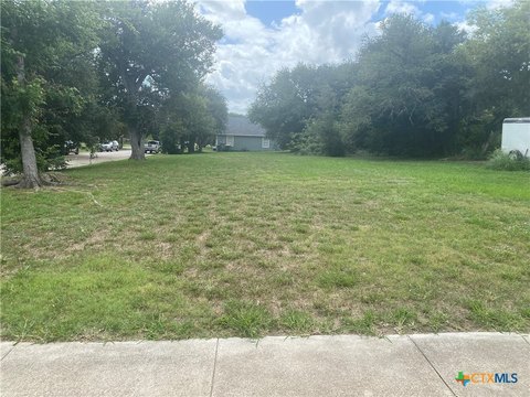 Residential Land in Victoria, TX