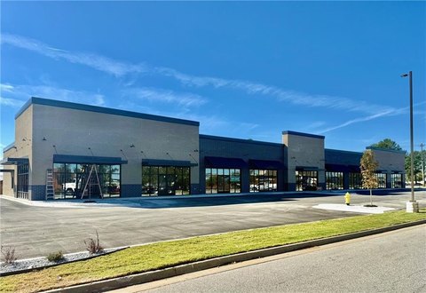 Retail Strip Center on Highway