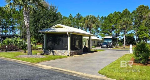 RV Resort Pull-Through Lot