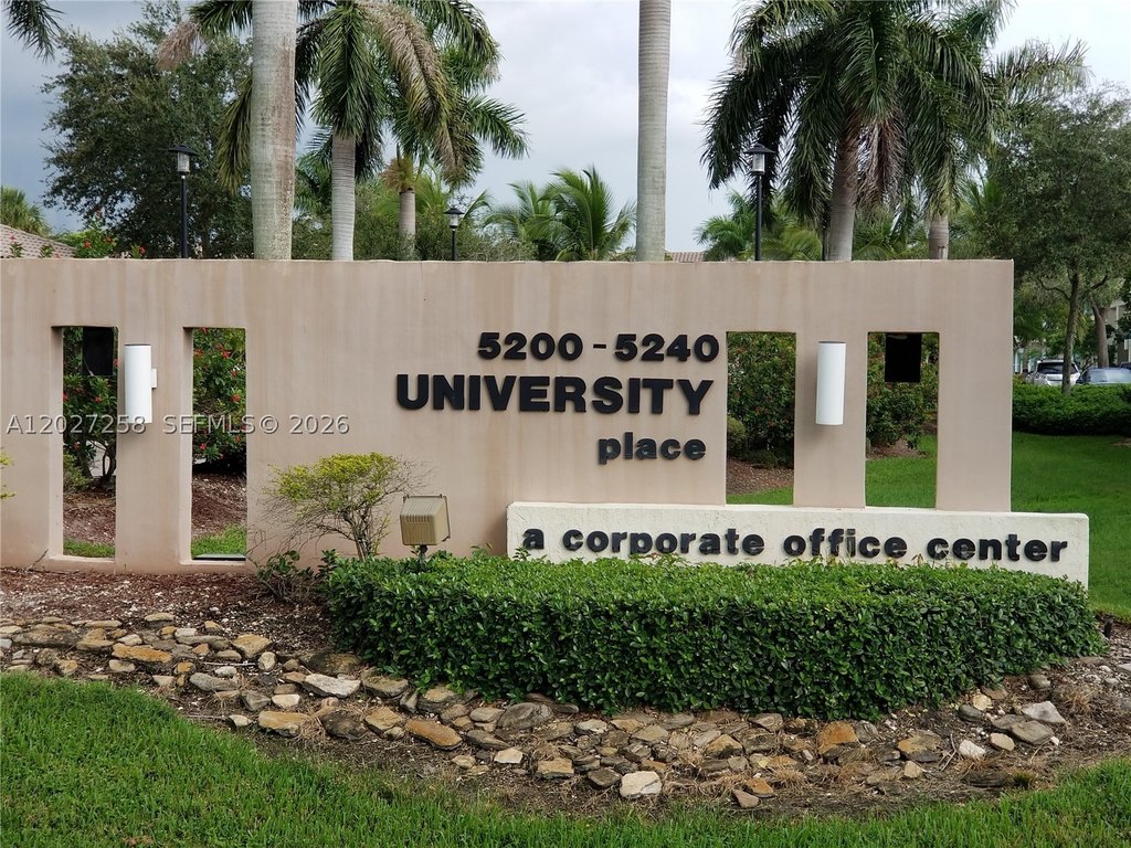 5220 S University Dr, Davie, FL 33328