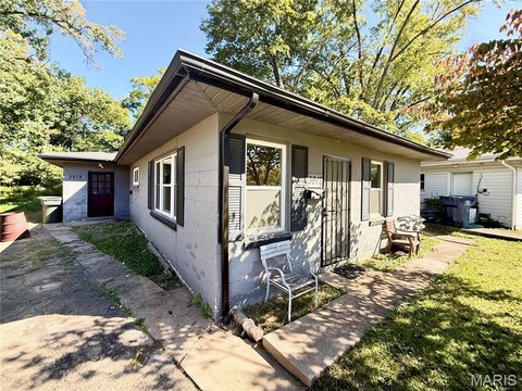 Duplex with In-Unit Laundry