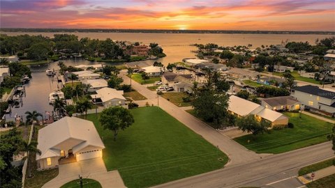 Waterfront Homesite with Dock Lift