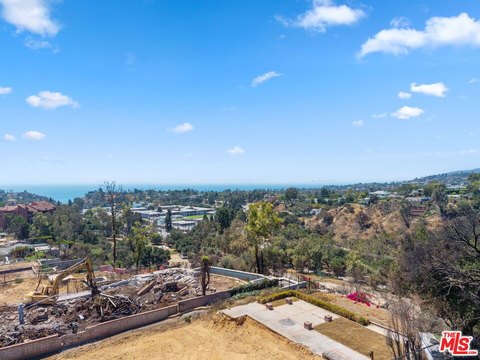 LAND - Pacific Palisades, CA