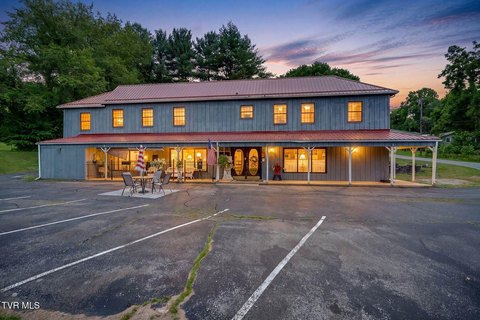 Highway-Oriented Office and Retail Building