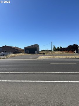 Versatile Office/Warehouse in Aumsville