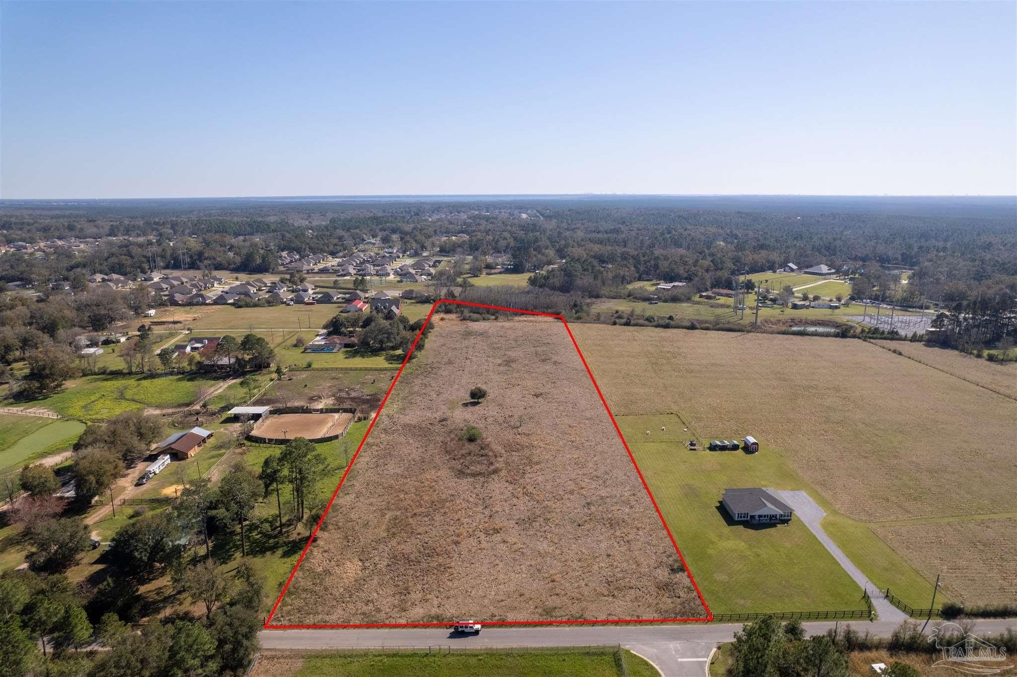 Expansive Vacant Lot in Pensacola