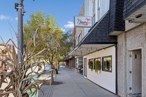 Restaurant, Bar with Apartments