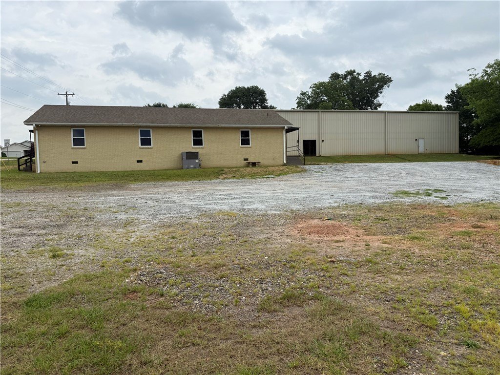 Adaptable Commercial Property on Highway