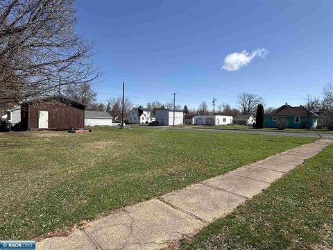 Keewatin Land with Garage