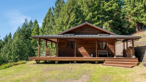 Apple Farm Estate With Winery Barn