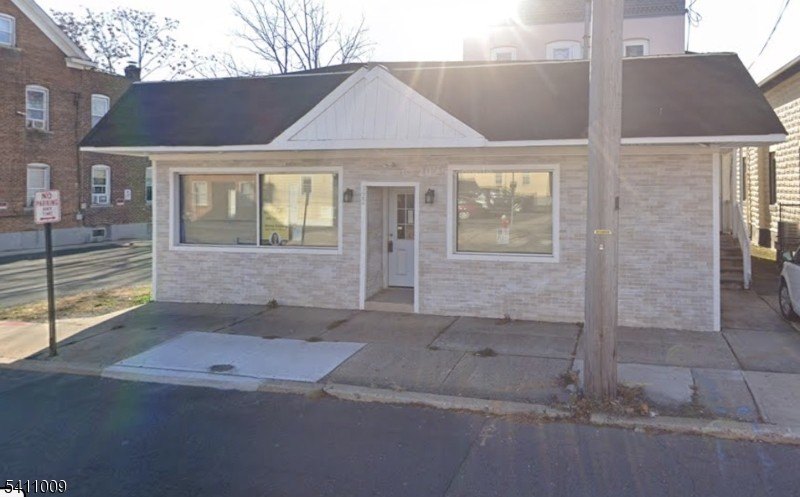 Mixed-Use Property: Live/Work Opportunity