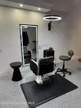 Salon Station Rental in Cocoa