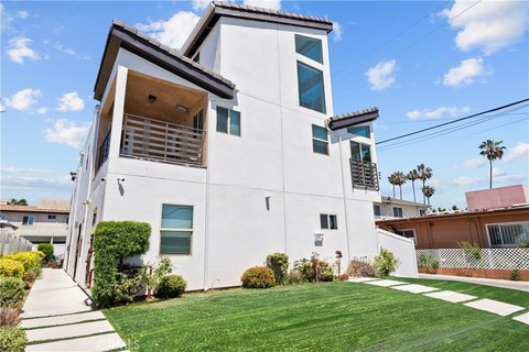 Inglewood Triplex: Modern, Renovated, Furnished