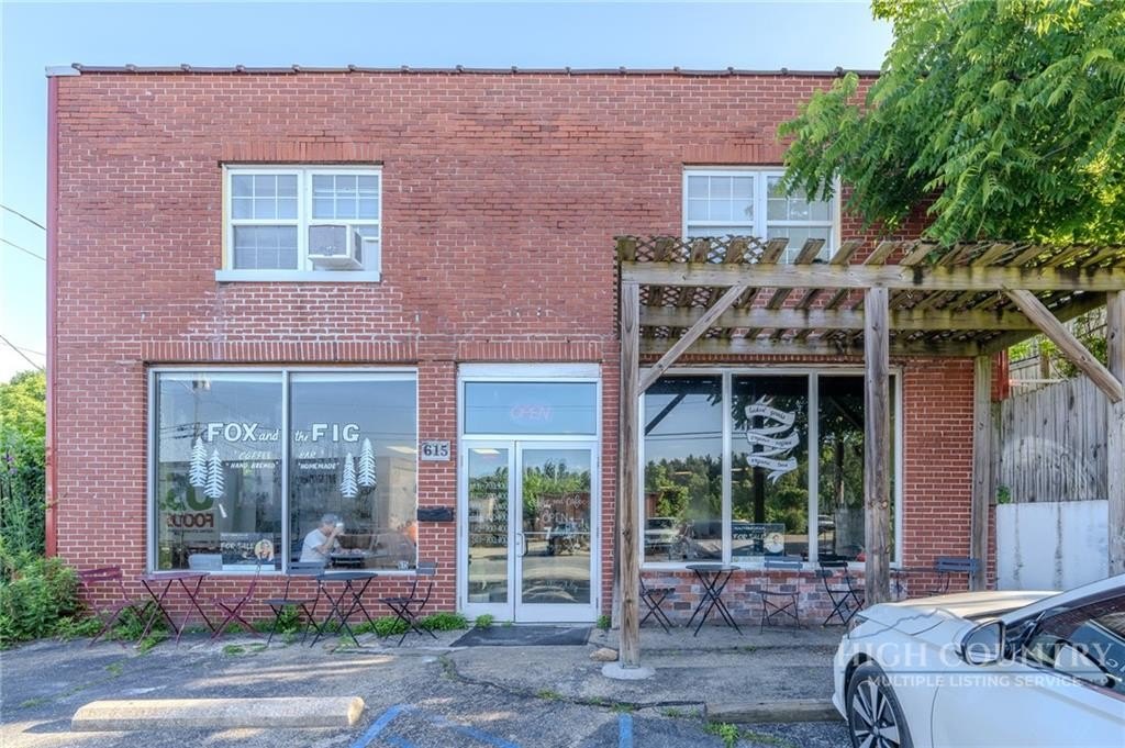 615 Oak Ave, Spruce Pine, NC 28705