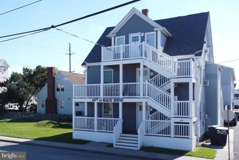 Updated Four-Unit Coastal Quadplex