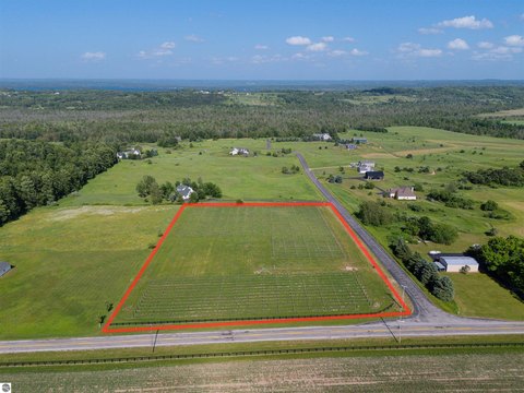 LAND - Williamsburg, MI