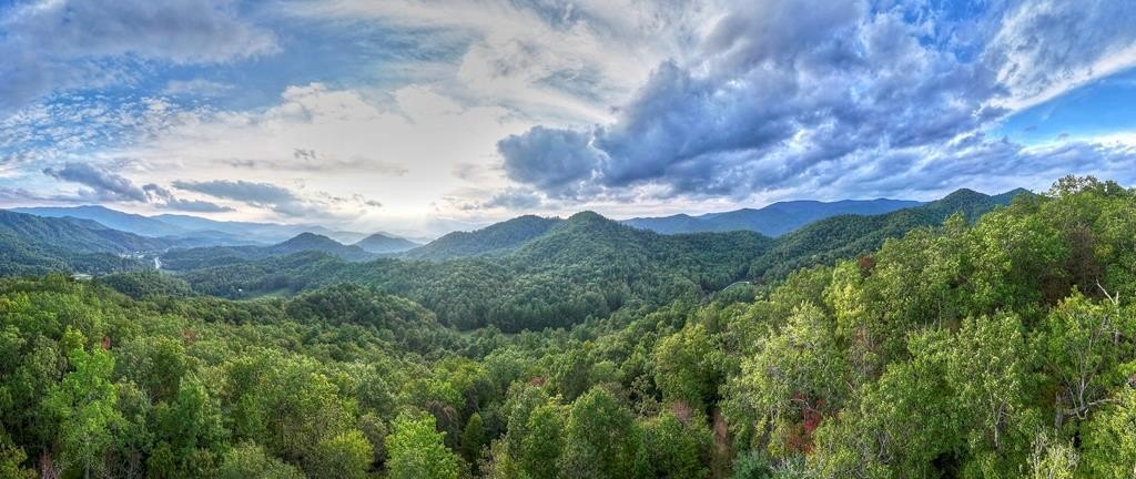 Ridgetop Retreat with Mountain Views