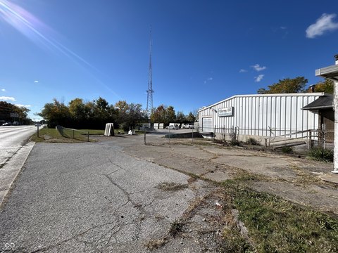 C-3 Warehouse with Fenced Yard